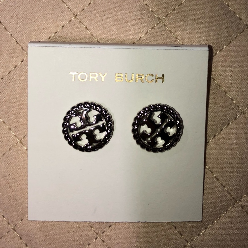 TORY BURCH
Rope Logo Stud Earrings In Tory Silver